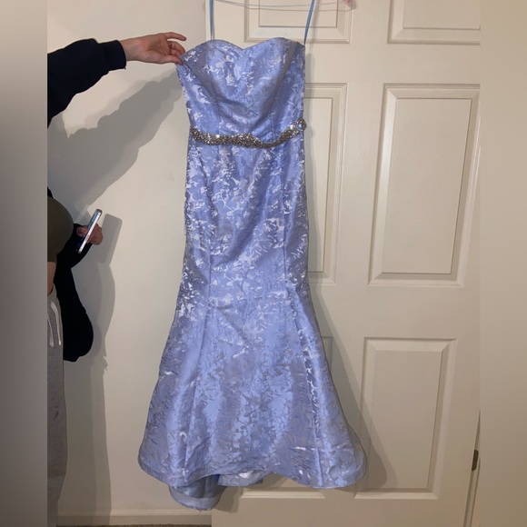 PROM DRESS - Picture 3 of 9